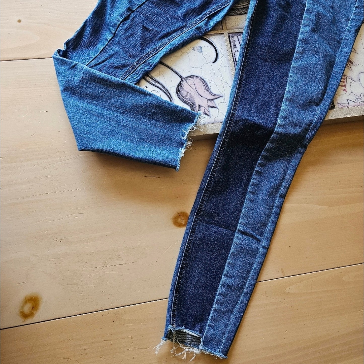 Super Cute Stretchy Republic Denim, Vintage! Skinny Jean's
