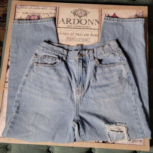 DAZY SHEIN Light Wash Cropped Distressed Jeans